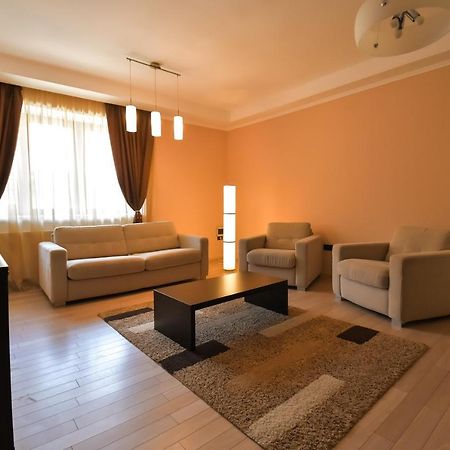 Db Apt - Comfort And Space In The Heart Of Old Town Διαμέρισμα Μπρασόβ Εξωτερικό φωτογραφία