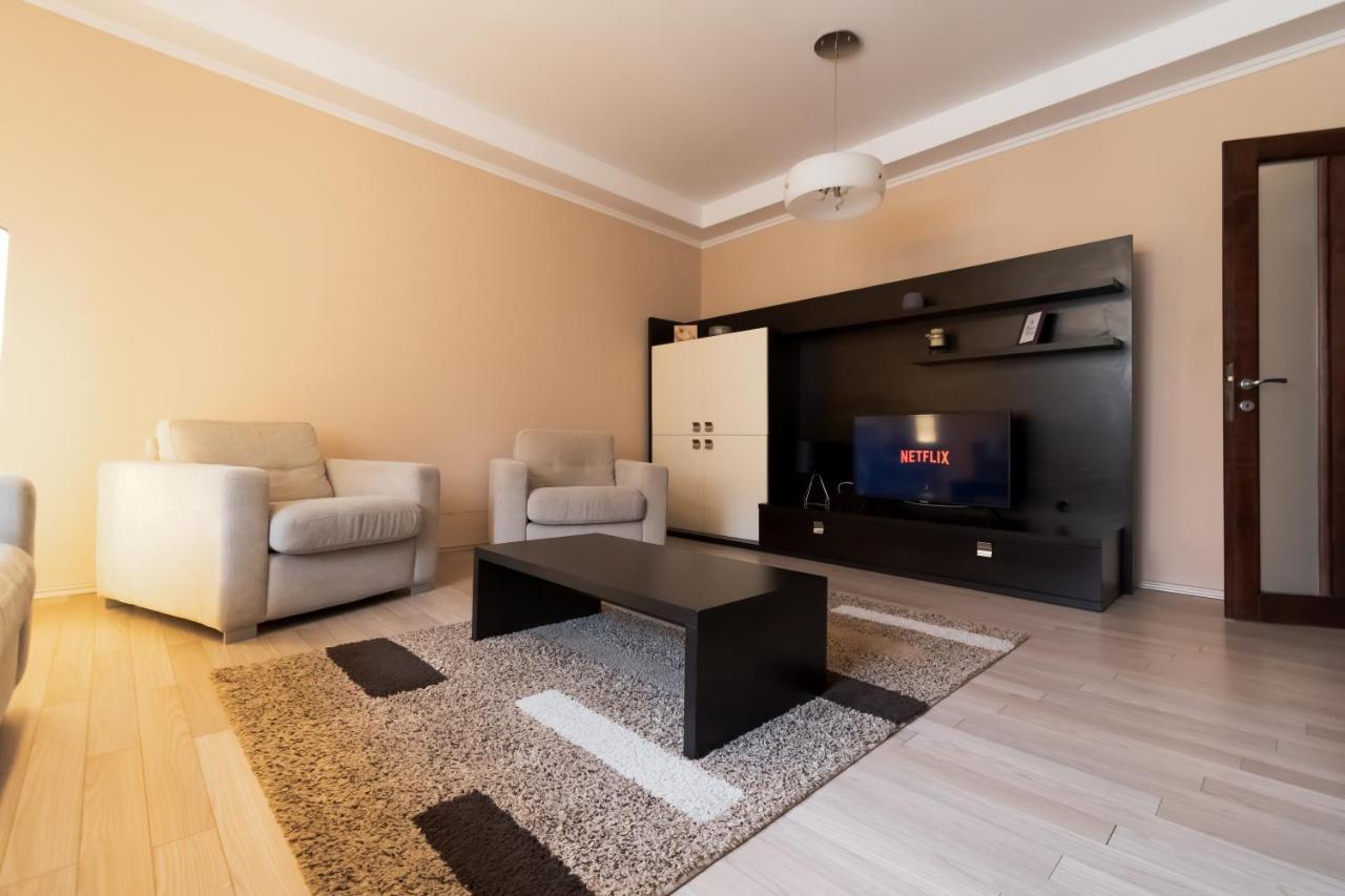 Db Apt - Comfort And Space In The Heart Of Old Town Διαμέρισμα Μπρασόβ Εξωτερικό φωτογραφία